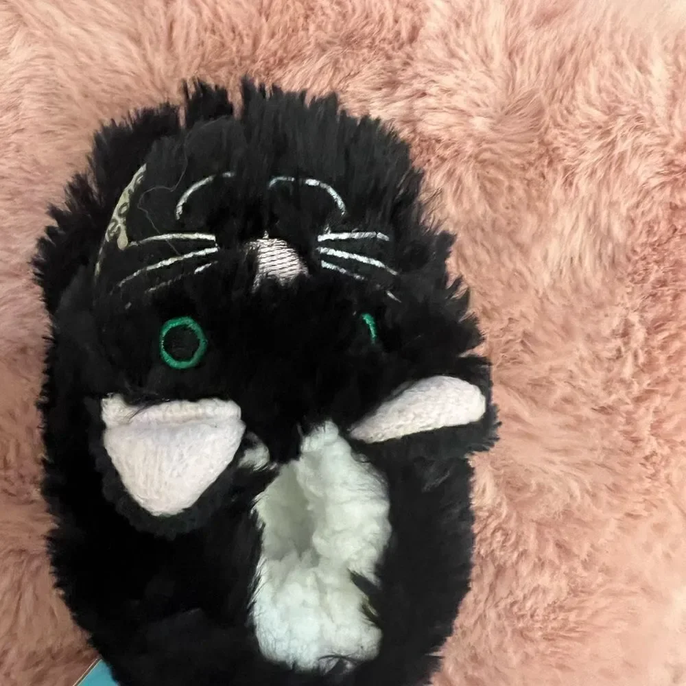 NWT  Cute Baby Snoozies Kitten slippers. Size 0-3mos